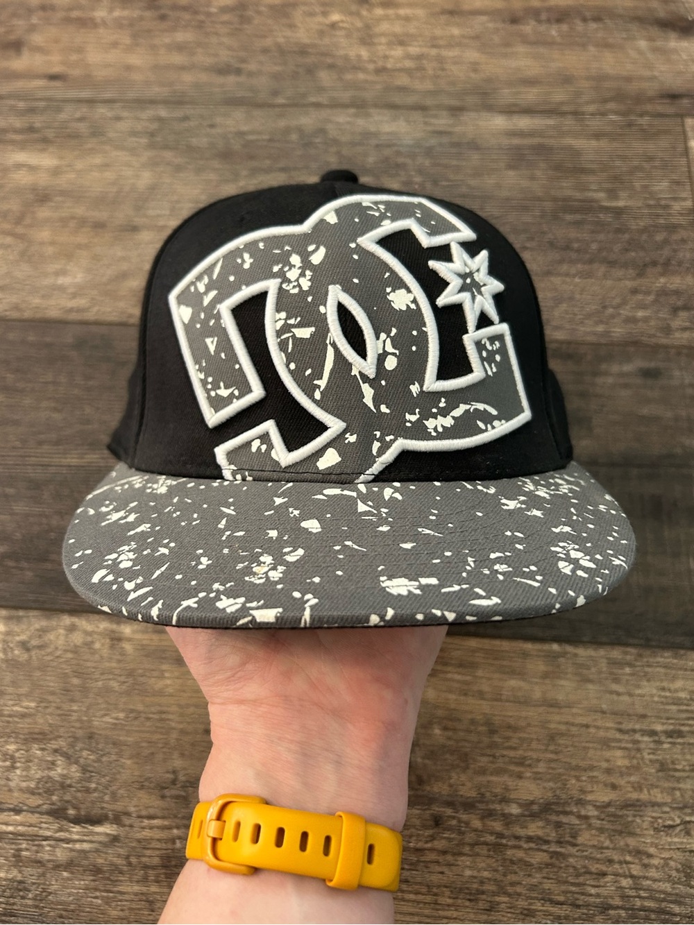 Y2K DC Shoes 210 Fitted Flexfit Hat Black Gray Splatter Logo Skate 6 7/8–7 1/4
